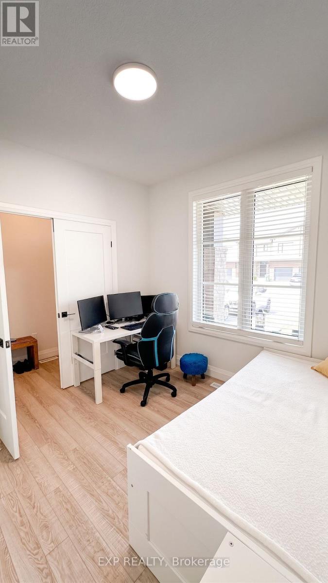 6 EVYLEAN COURT - 6