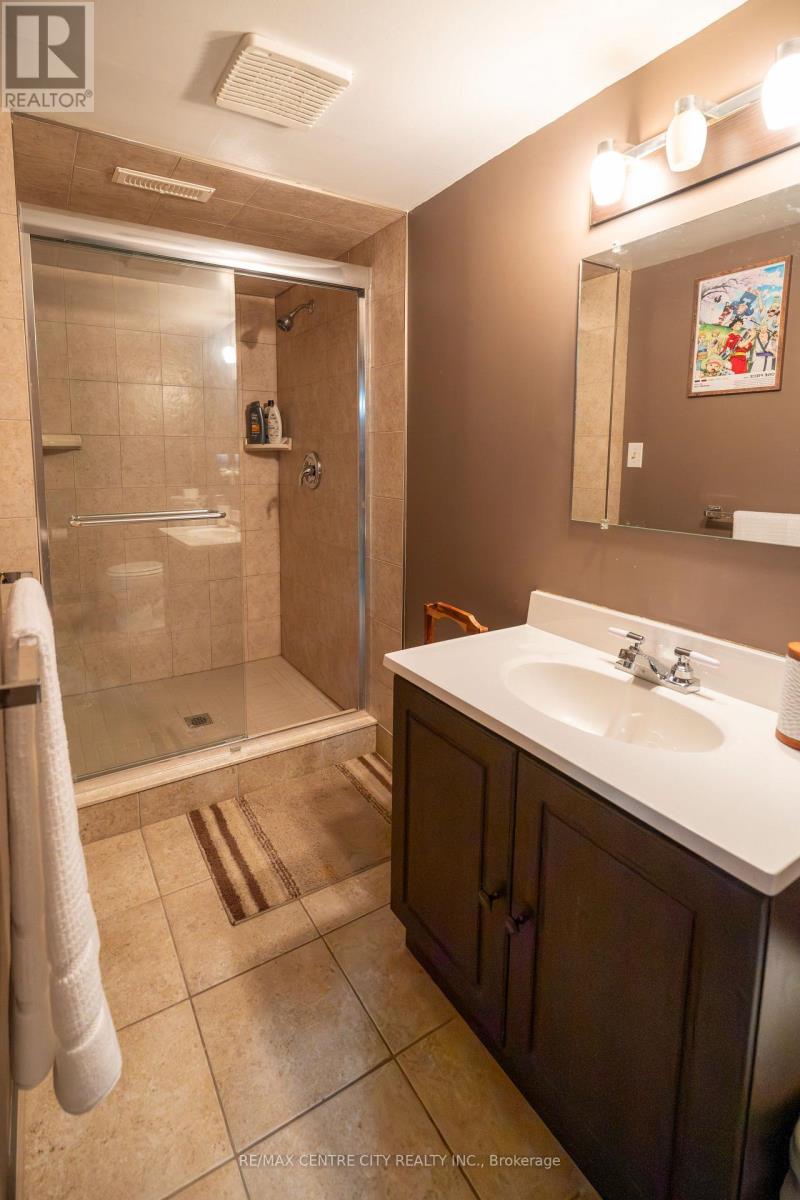 366 HUDSON DRIVE - 36