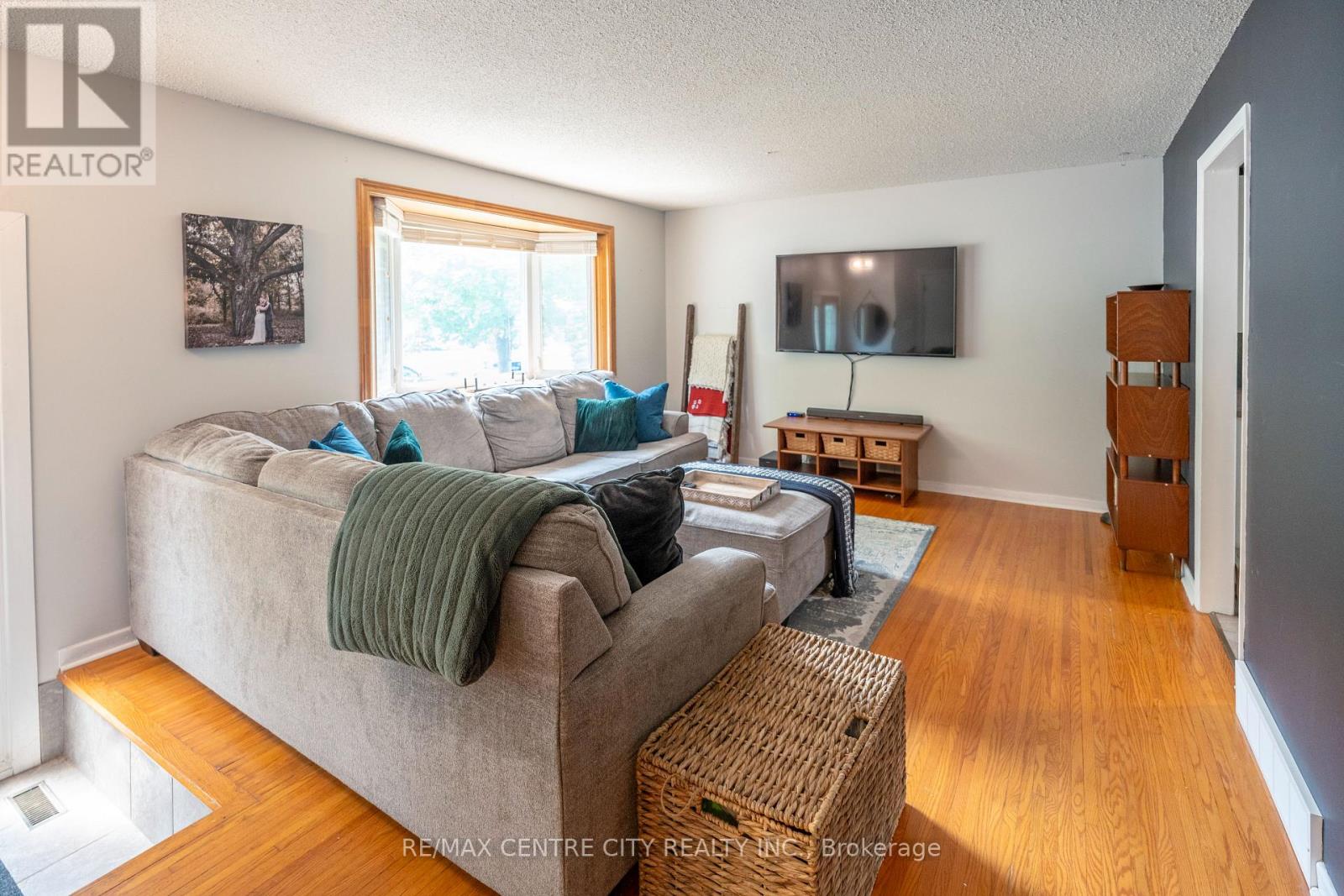 366 HUDSON DRIVE - Image 7