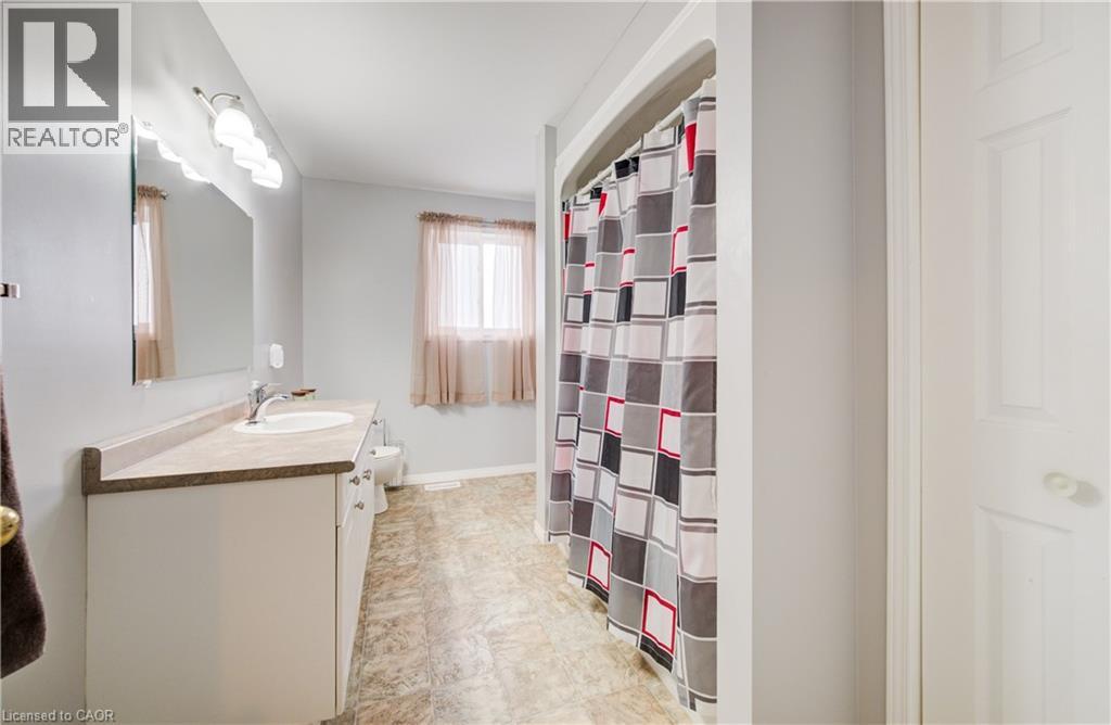 460 KING Street E - 18