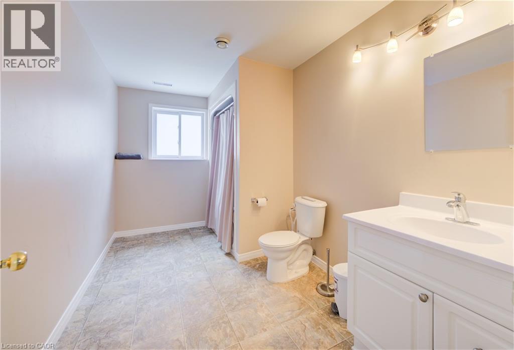 460 KING Street E - 30