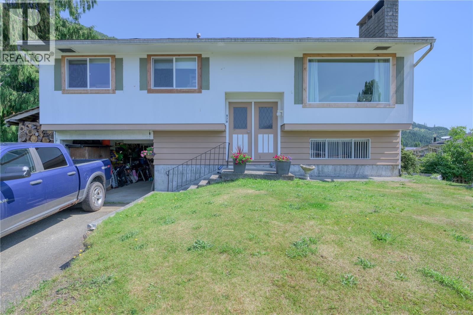 978 Rupert Ave - 1