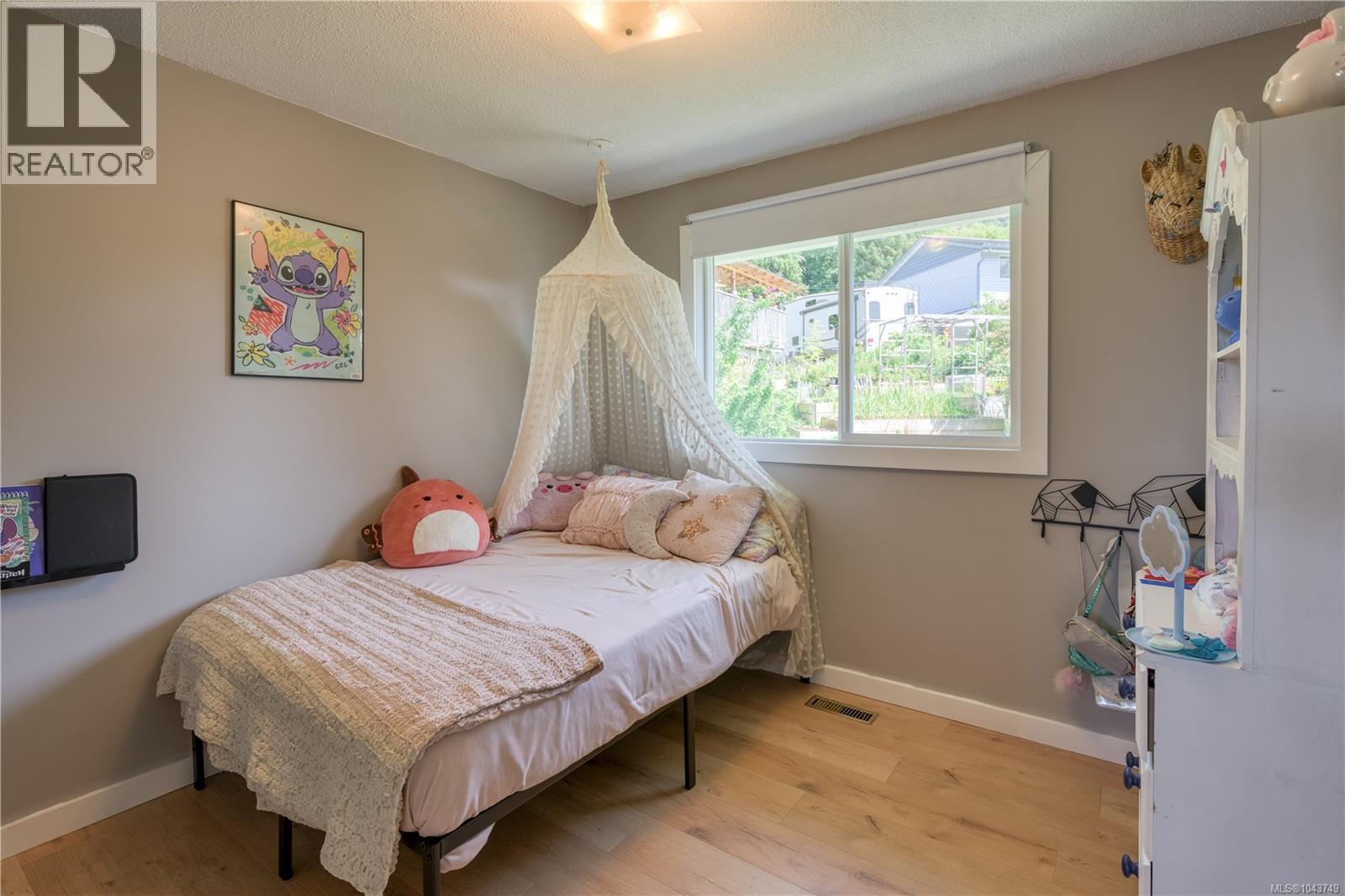 978 Rupert Ave - Image 18