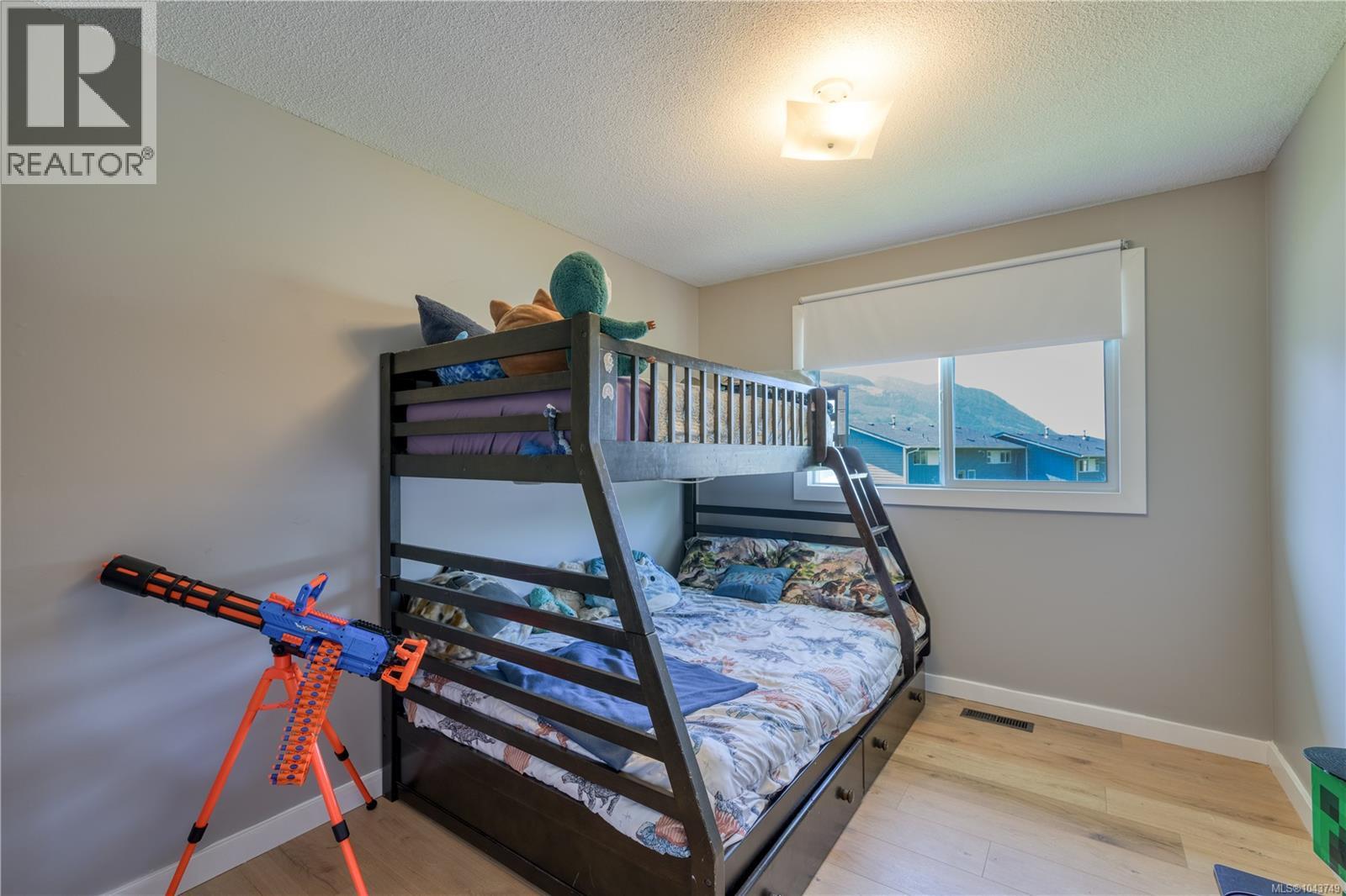 978 Rupert Ave - Image 21