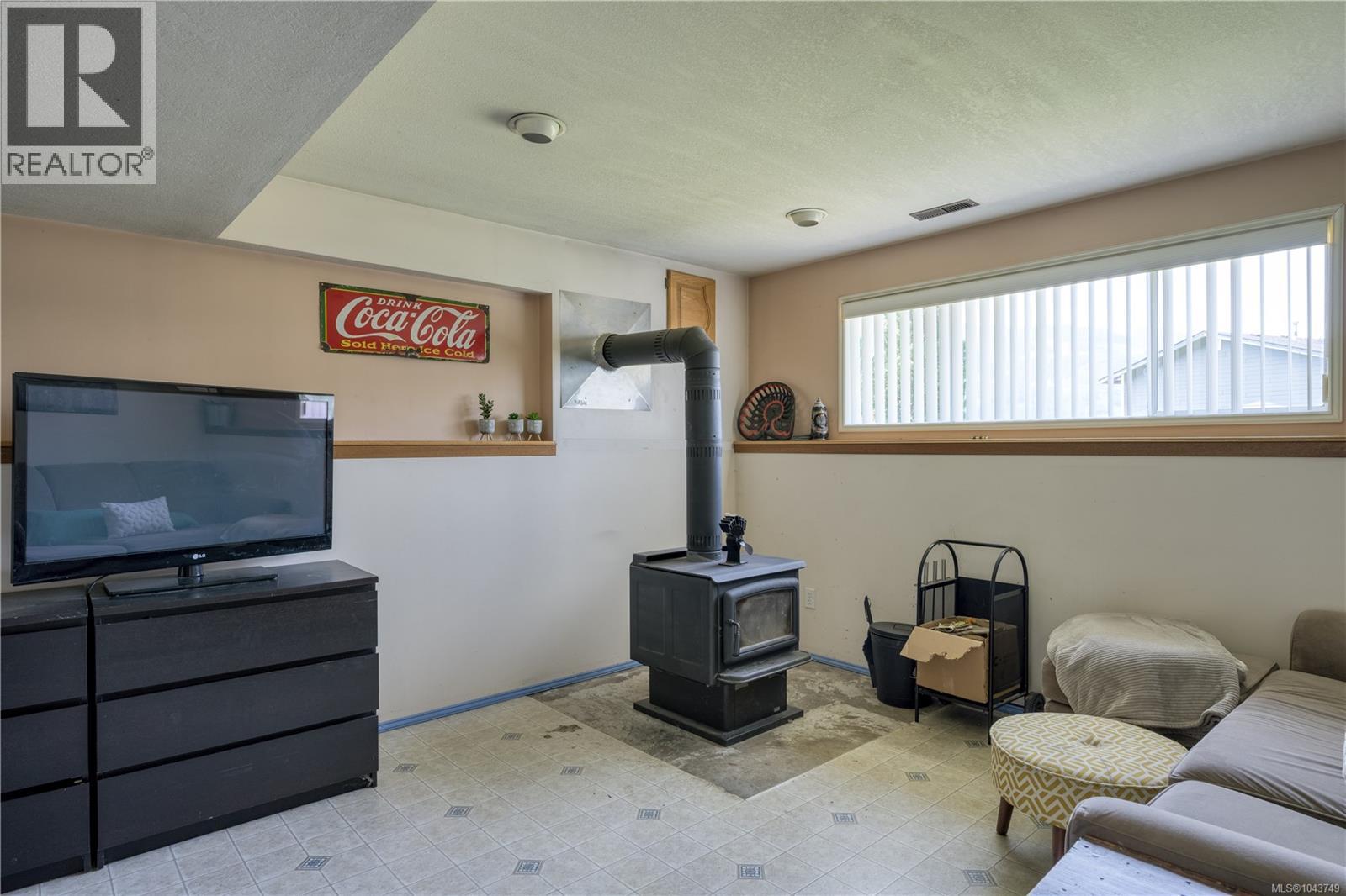 978 Rupert Ave - Image 24