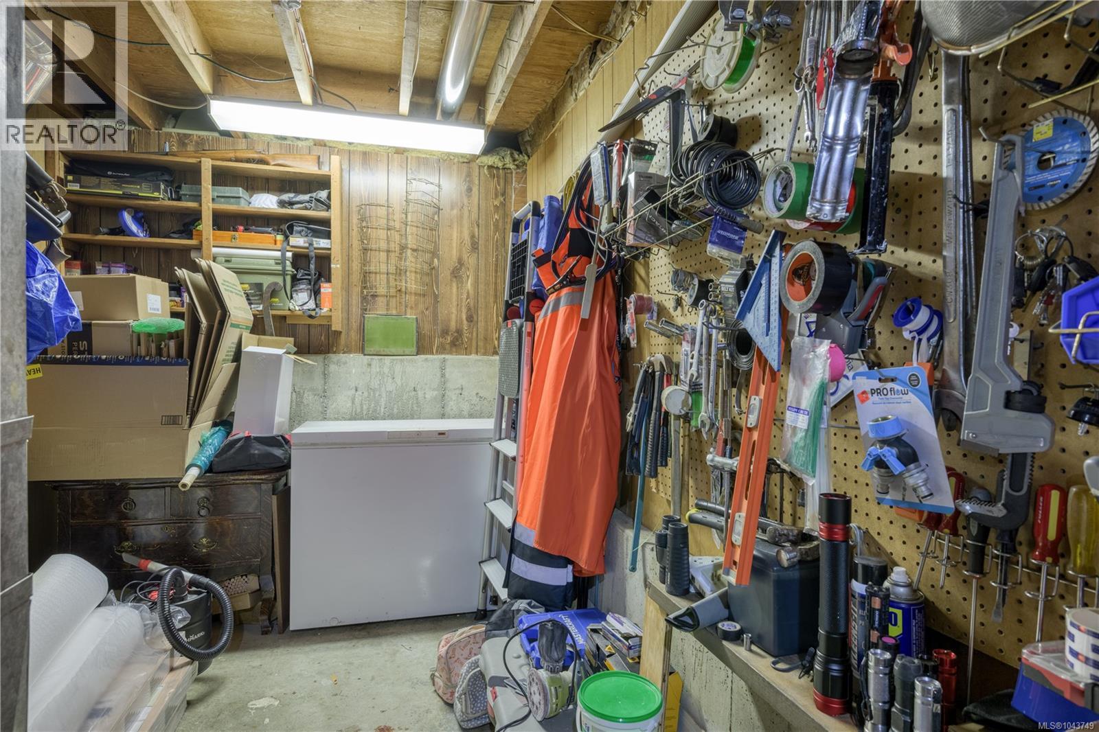 978 Rupert Ave - Image 29