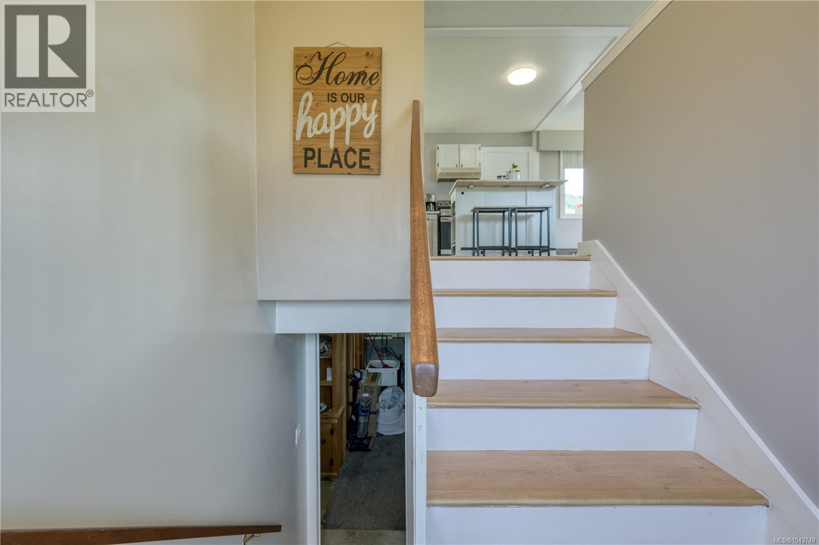 978 Rupert Ave - Image 3