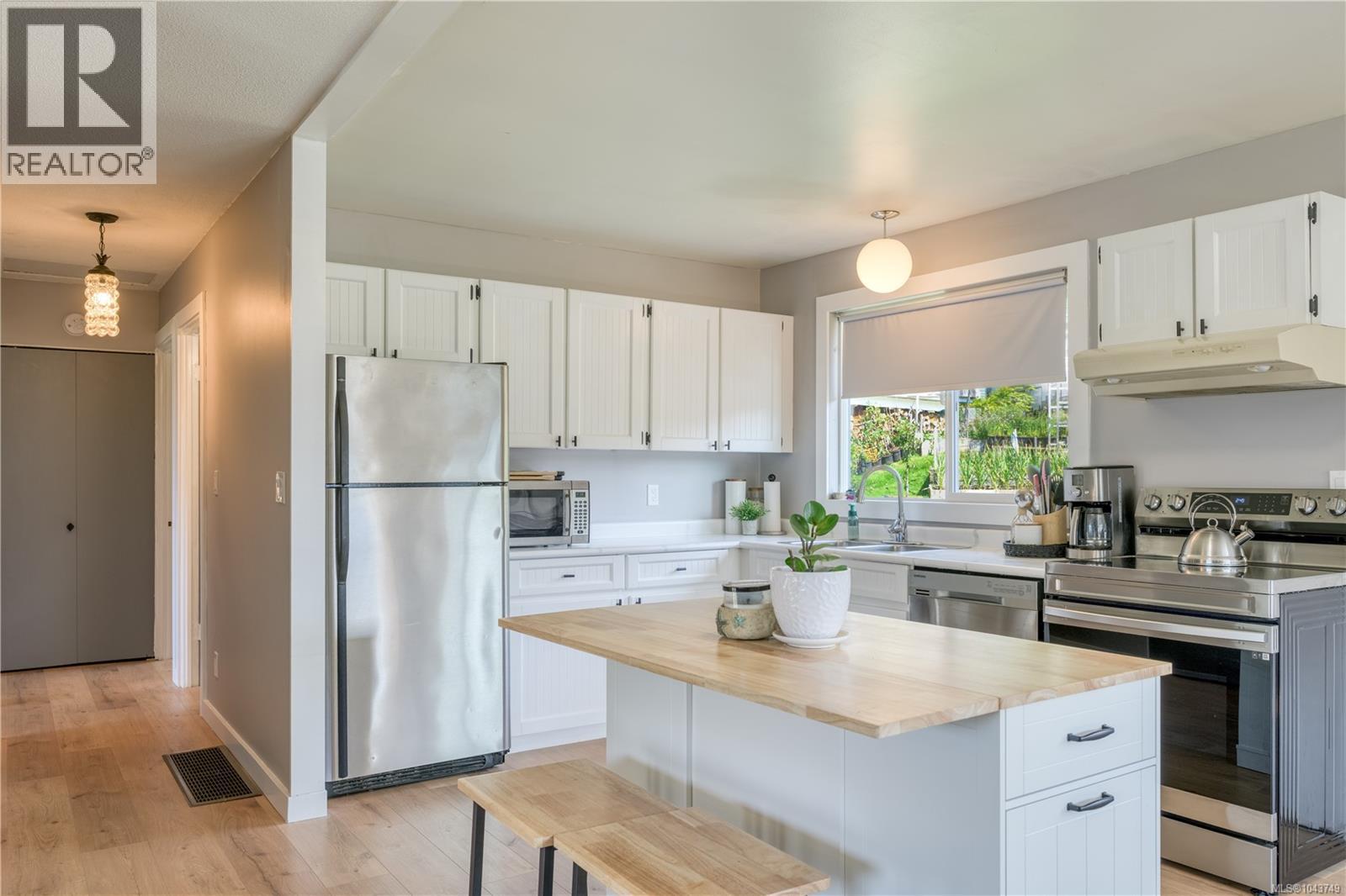 978 Rupert Ave - 5