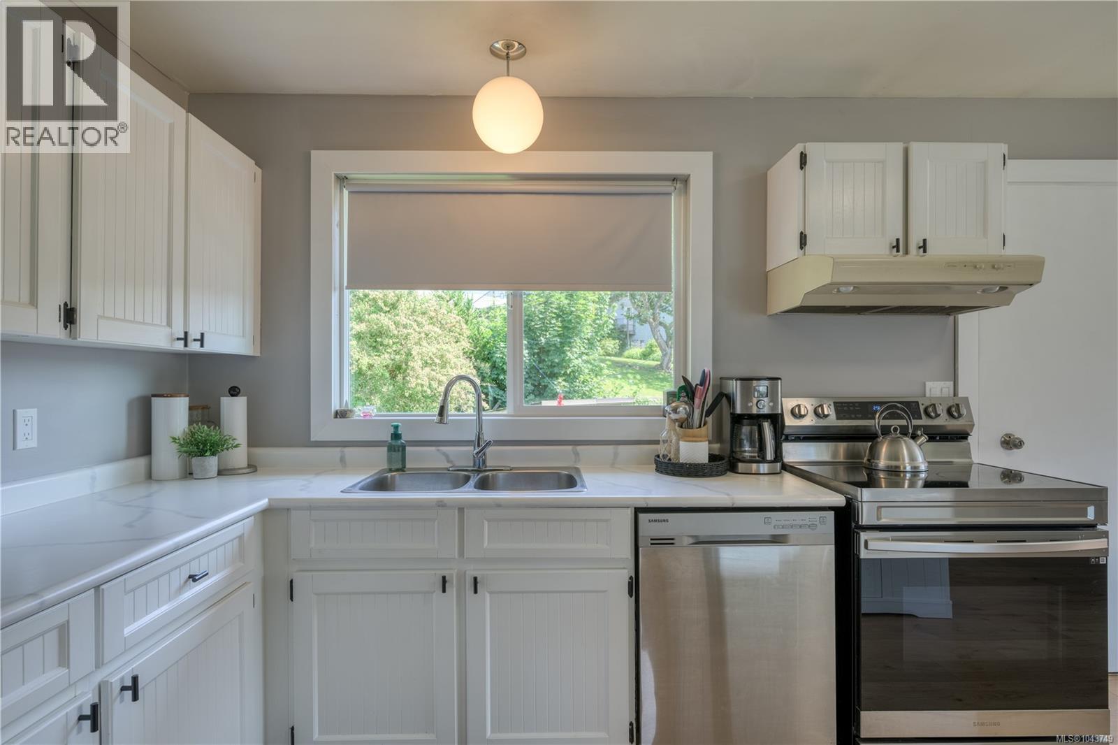 978 Rupert Ave - 7