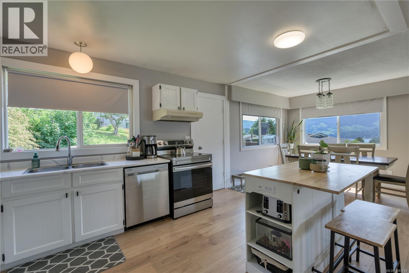 978 Rupert Ave - 8