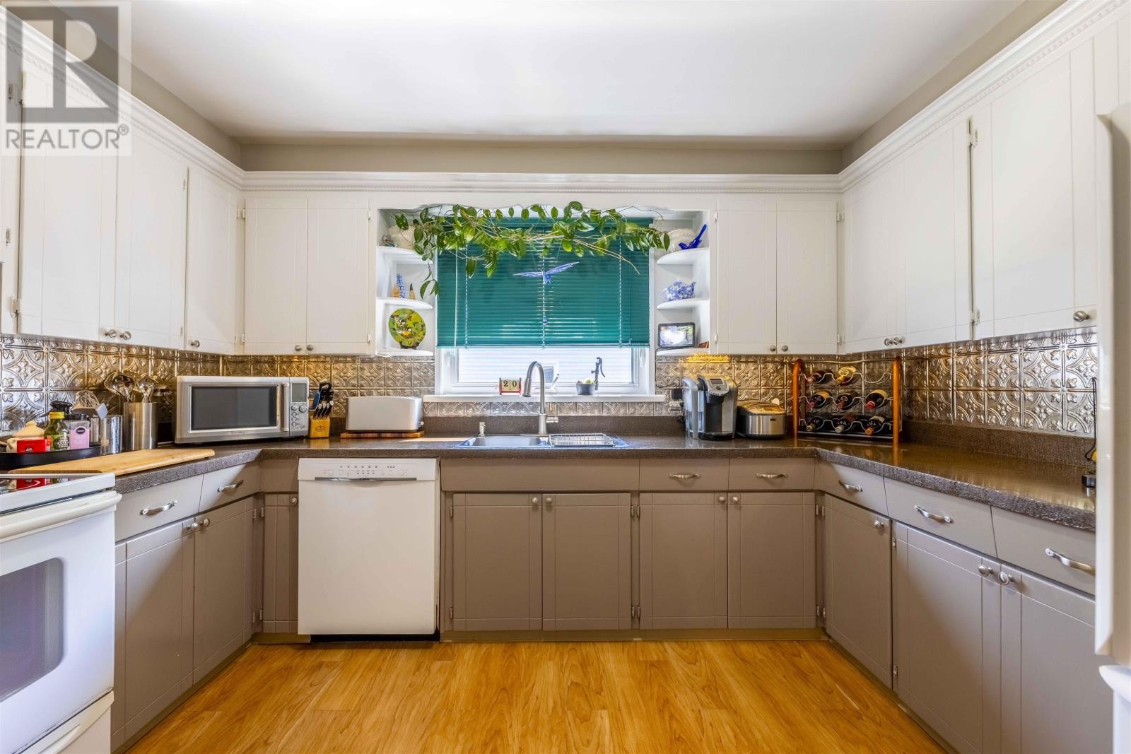 79 ALGONQUIN AVE S - 19