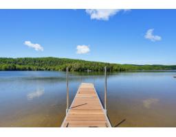 395 Ch. De La Montagne, Val Des Monts, QC J8N1B5 Photo 33