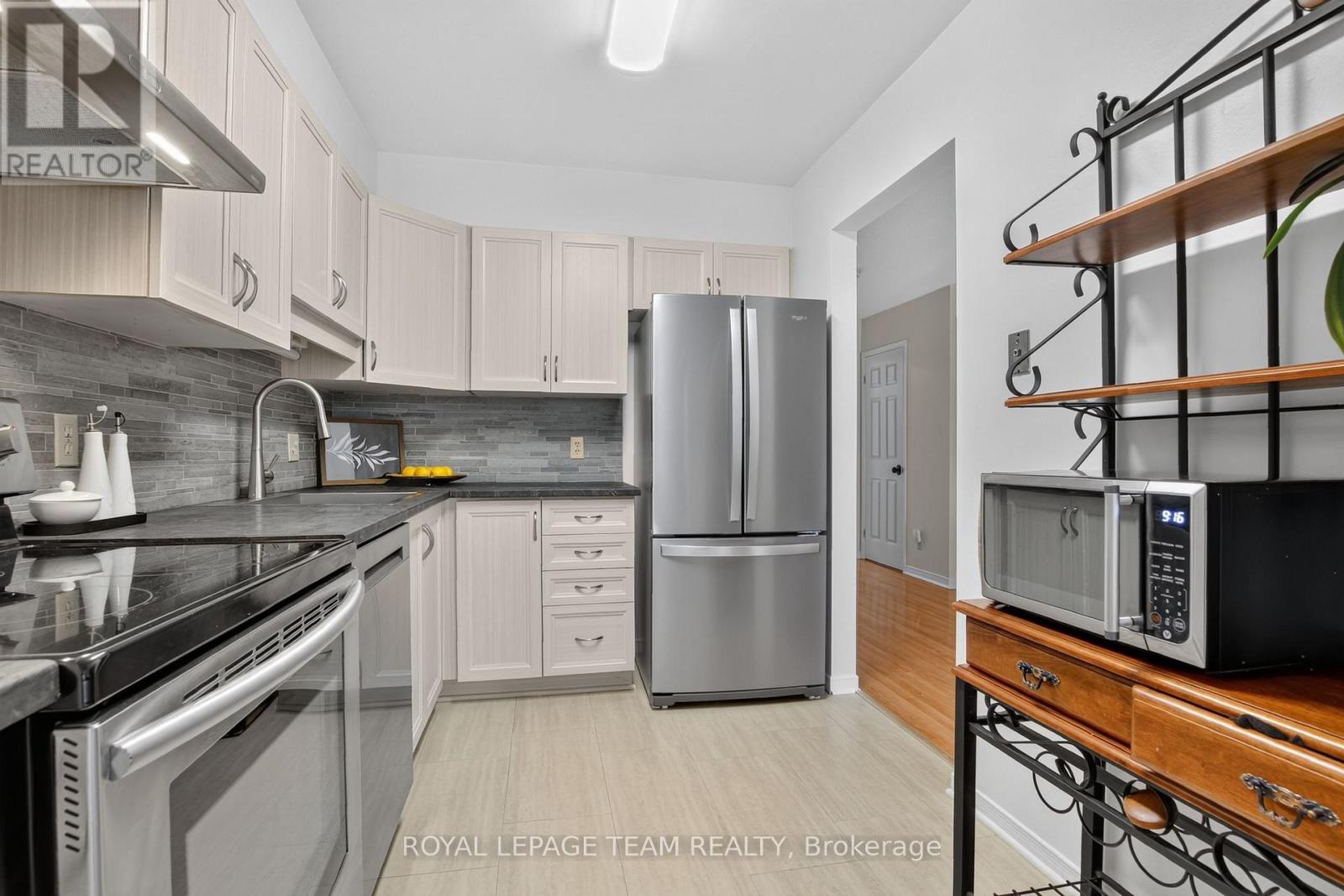 65 WOODPARK WAY - 19