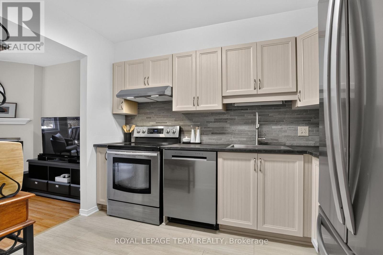 65 WOODPARK WAY - 22