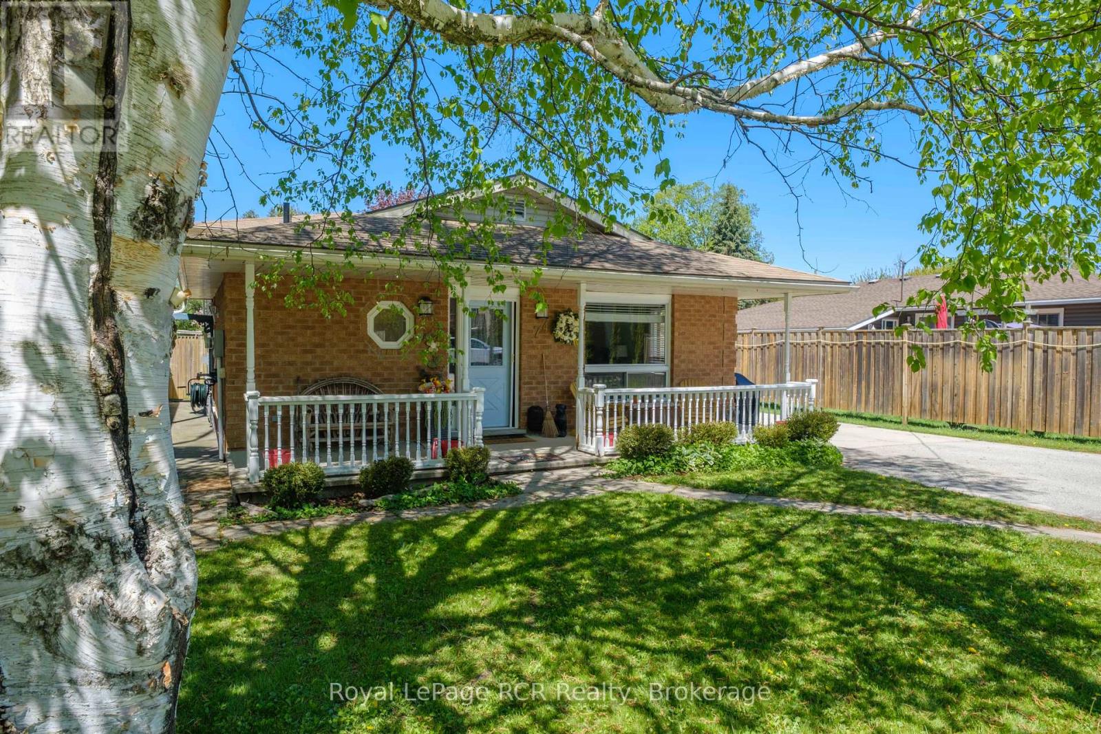74 GRENVILLE STREET N - 1