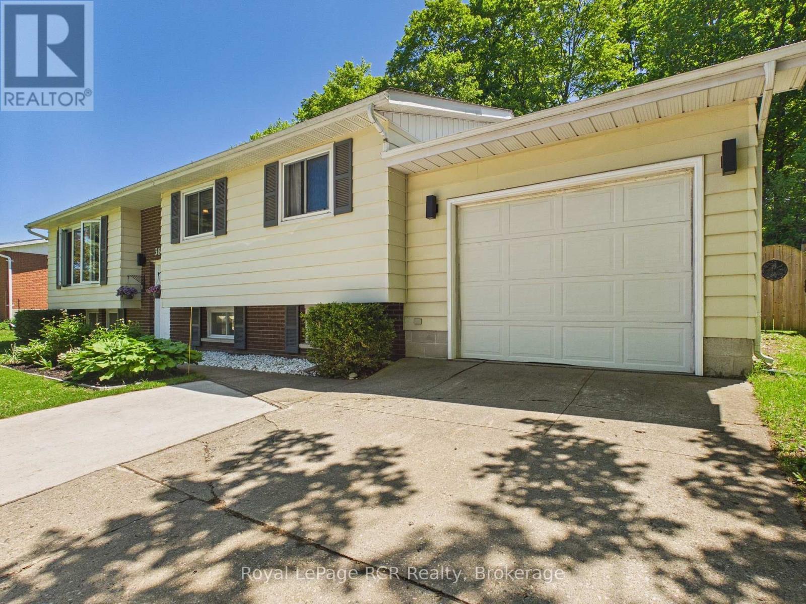 383 WELLINGTON STREET - 1