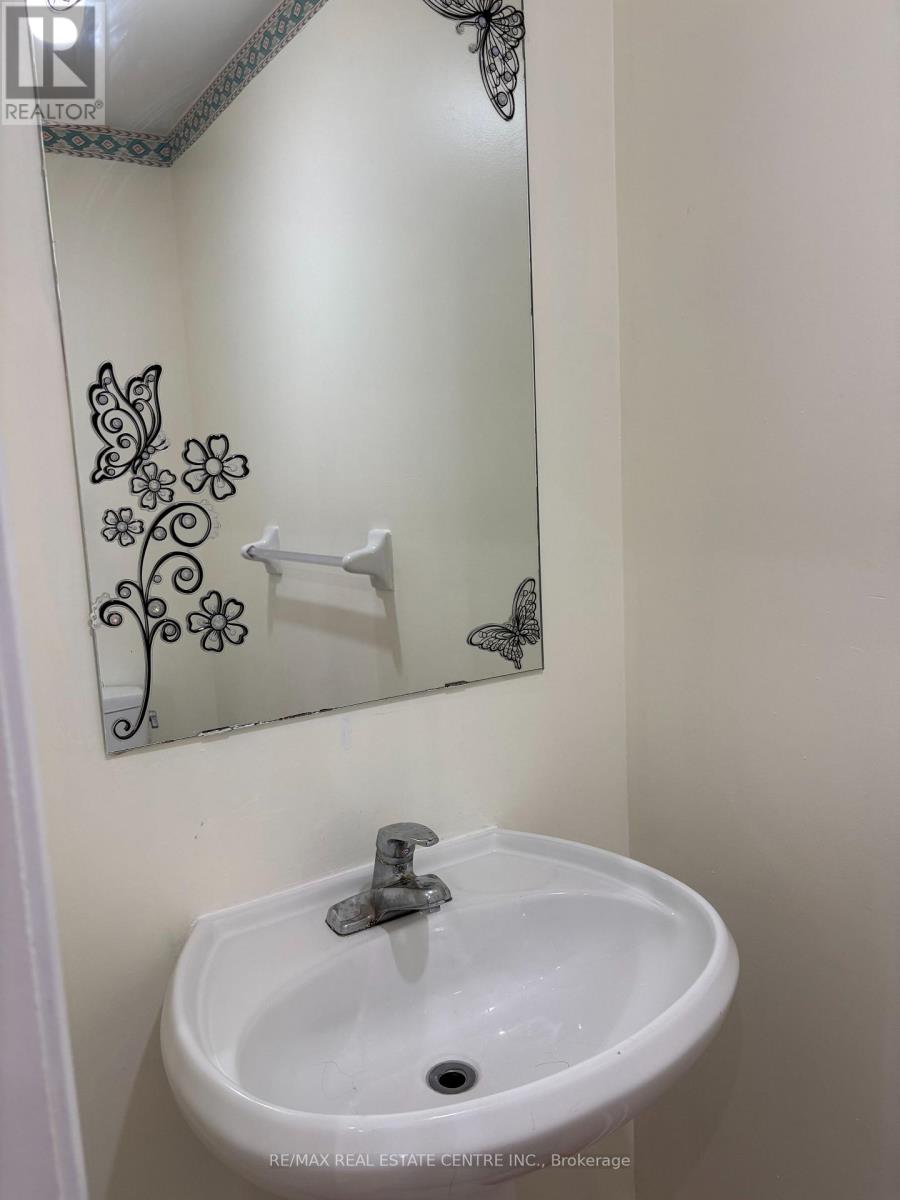 799 LEDBURY CRESCENT - 21