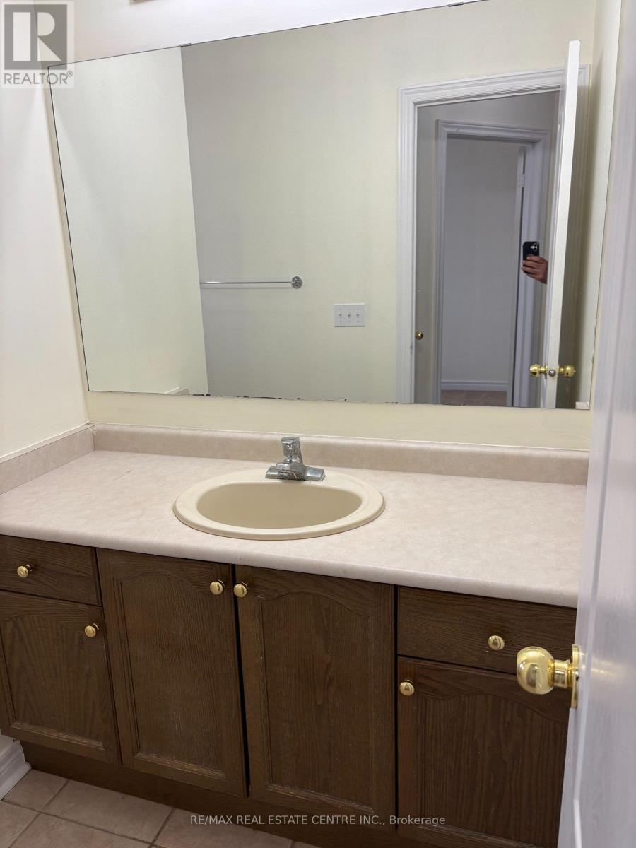 799 LEDBURY CRESCENT - 22