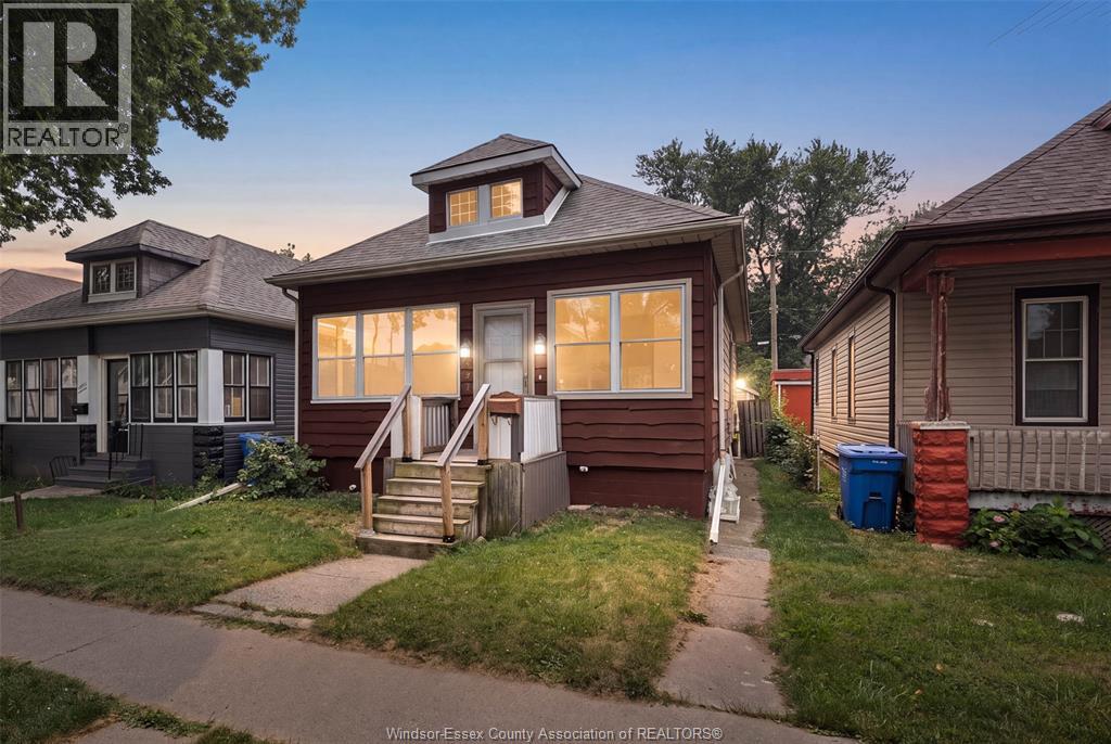 497 MCKAY AVENUE - 1