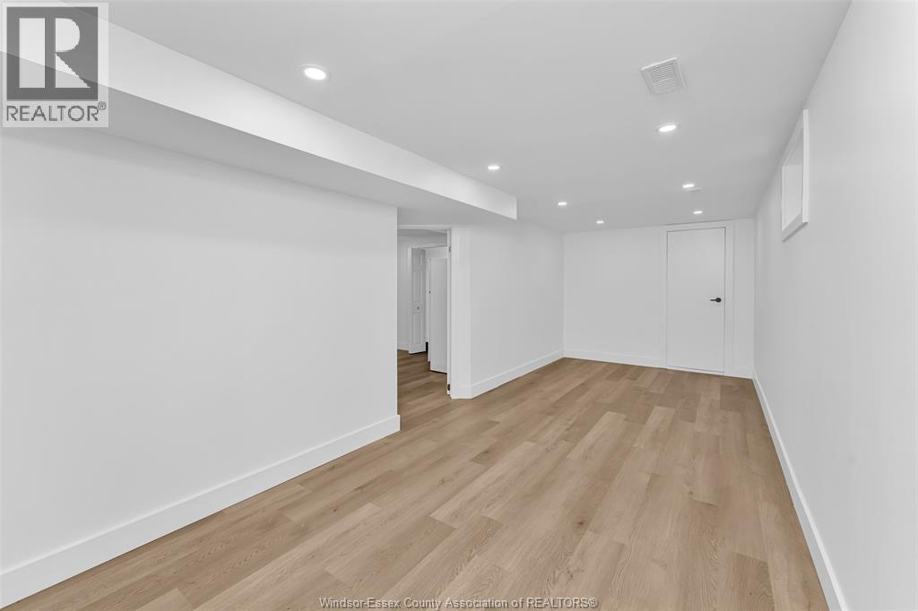 497 MCKAY AVENUE - 20