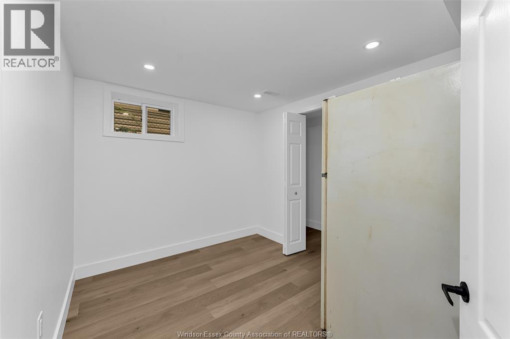 497 MCKAY AVENUE - 22