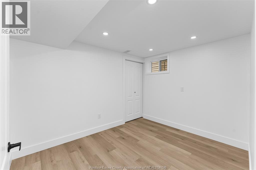497 MCKAY AVENUE - 23