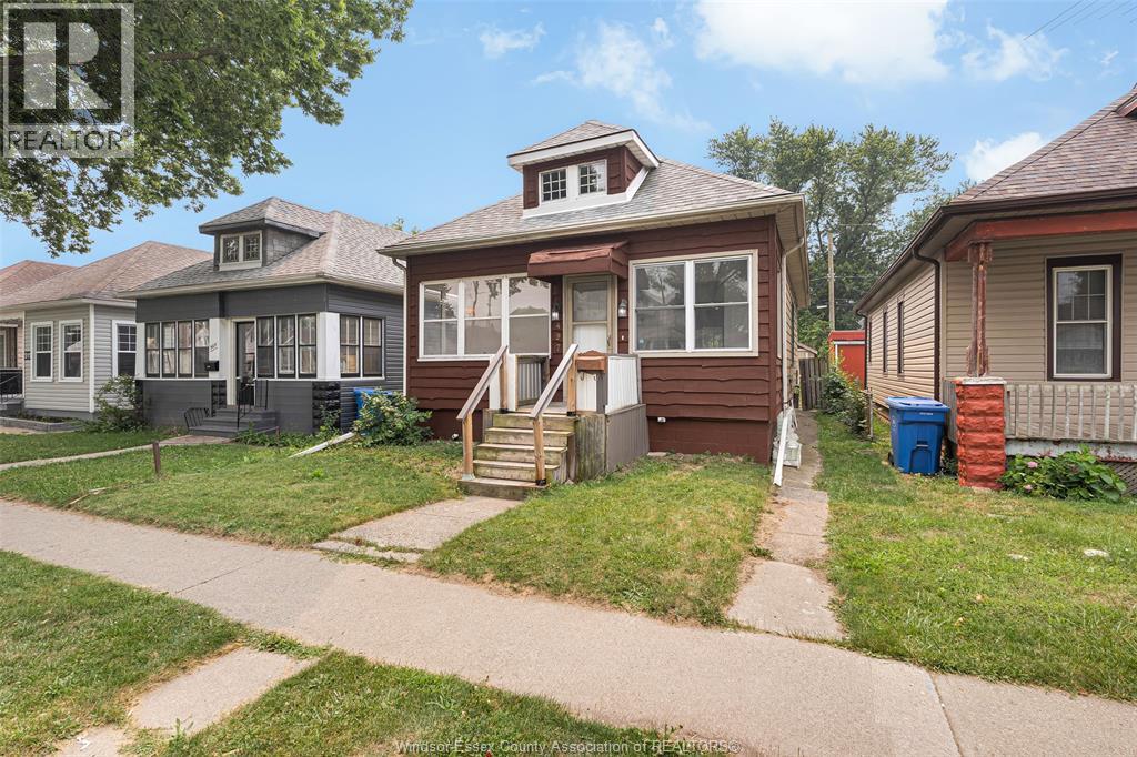 497 MCKAY AVENUE - 3