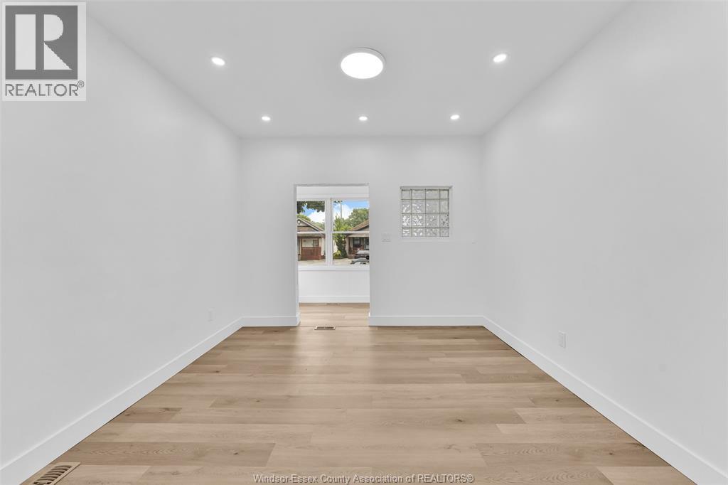 497 MCKAY AVENUE - 7