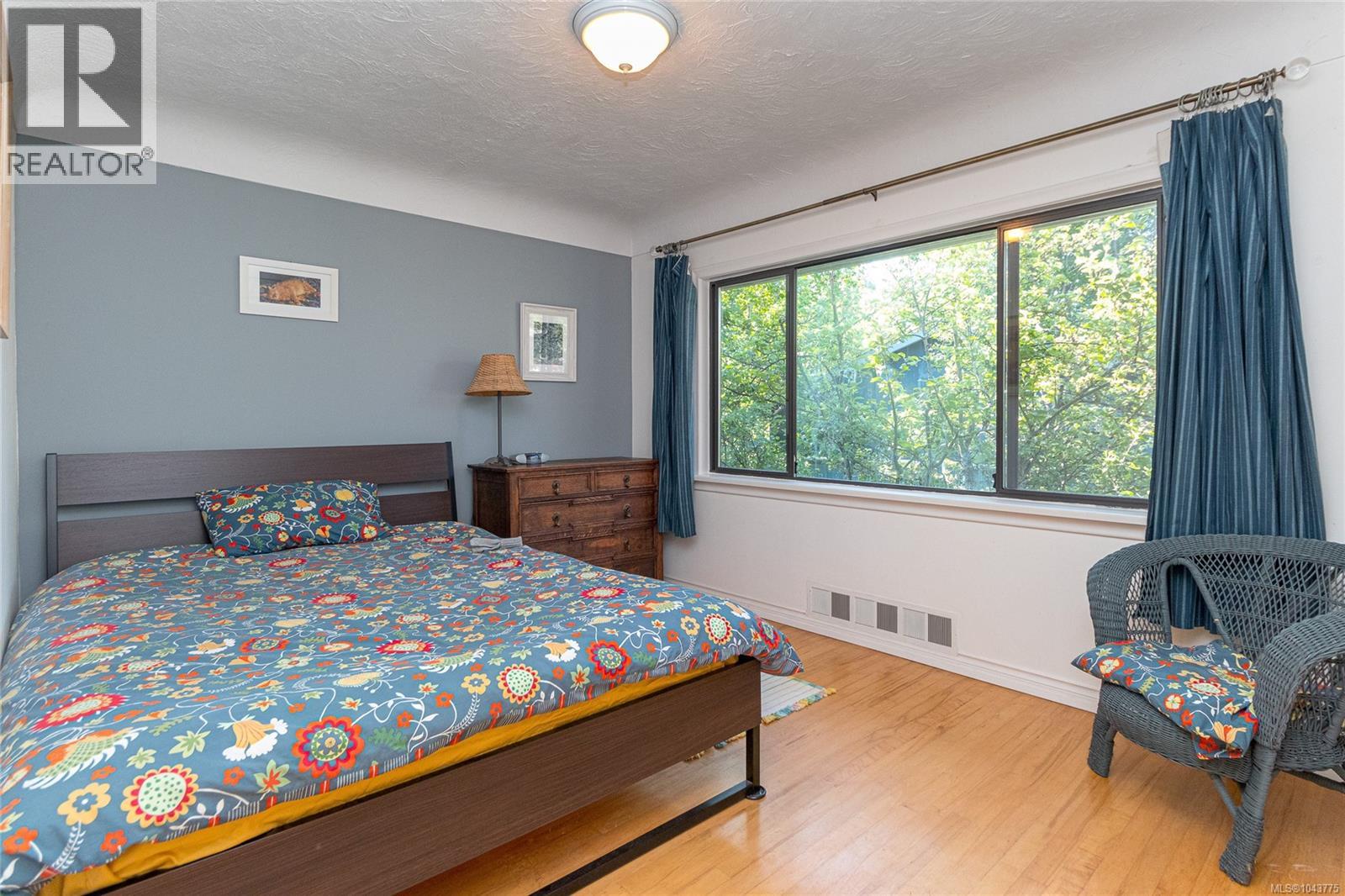 2047 Neil St - 16