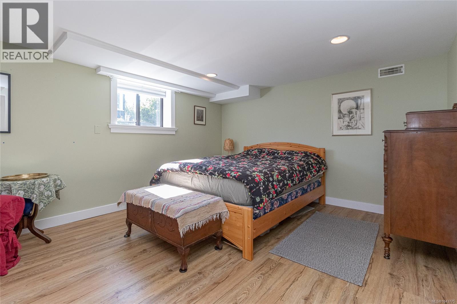 2047 Neil St - 18