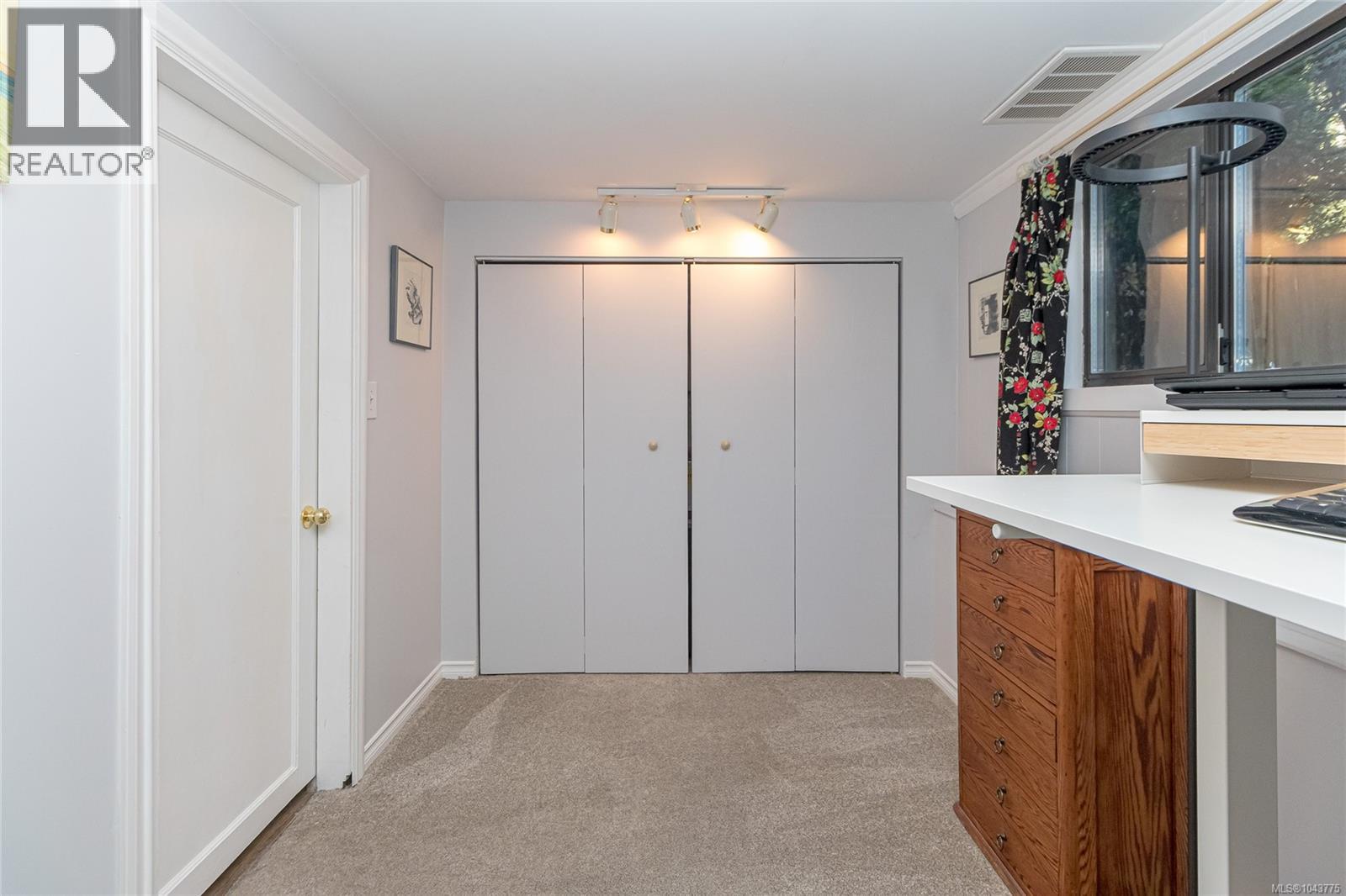 2047 Neil St - 19