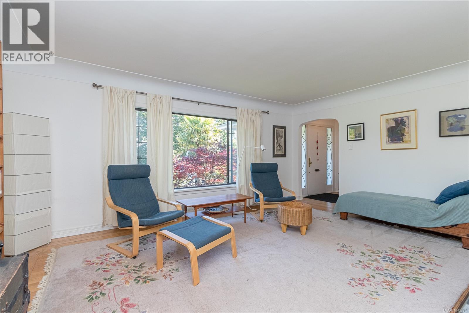 2047 Neil St - 4