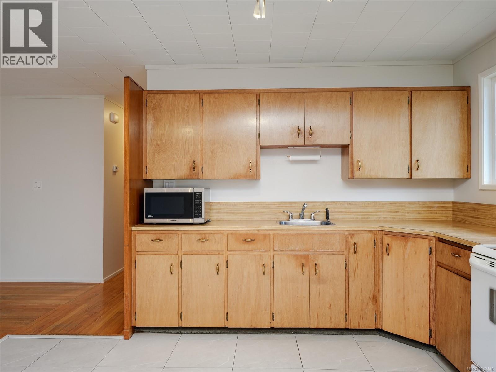 3871 Carey Rd - 11