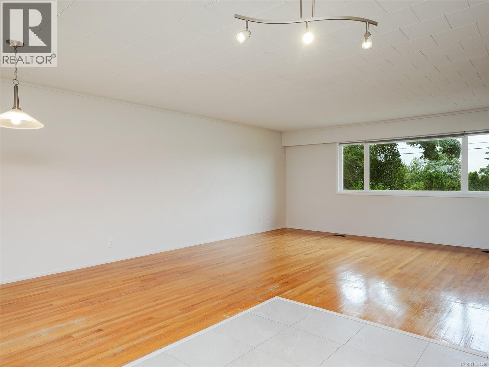 3871 Carey Rd - 12