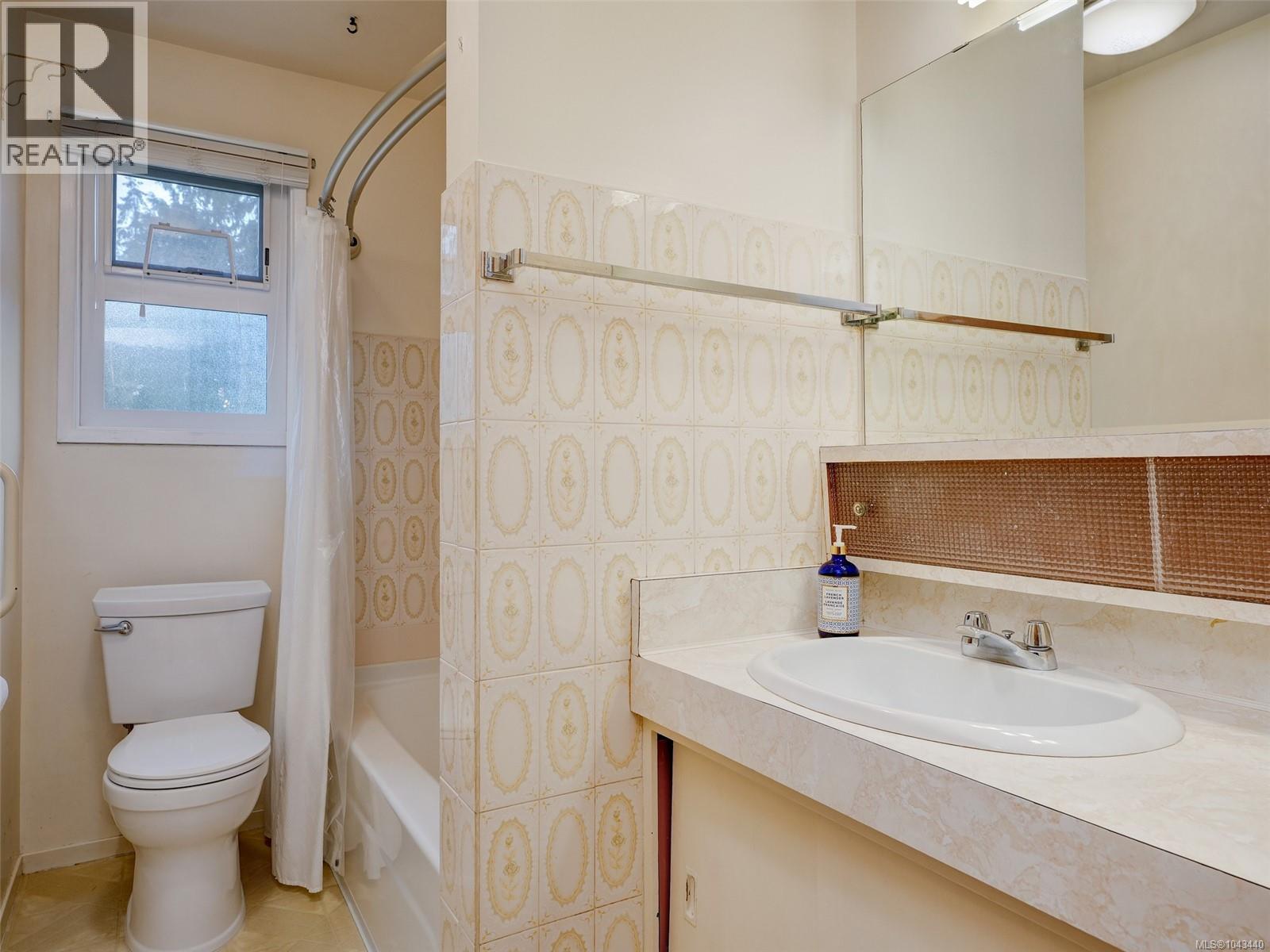 3871 Carey Rd - 16