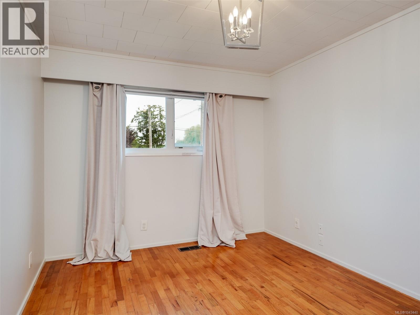 3871 Carey Rd - 17