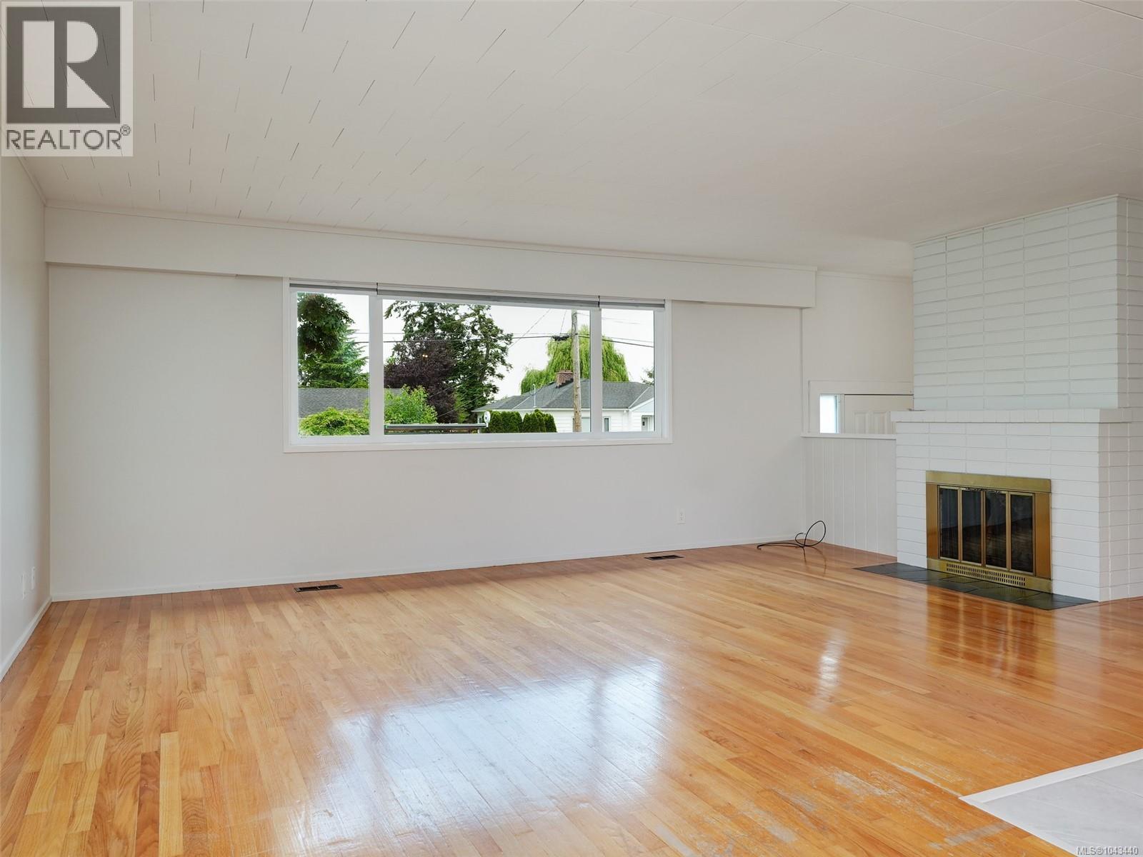 3871 Carey Rd - 3