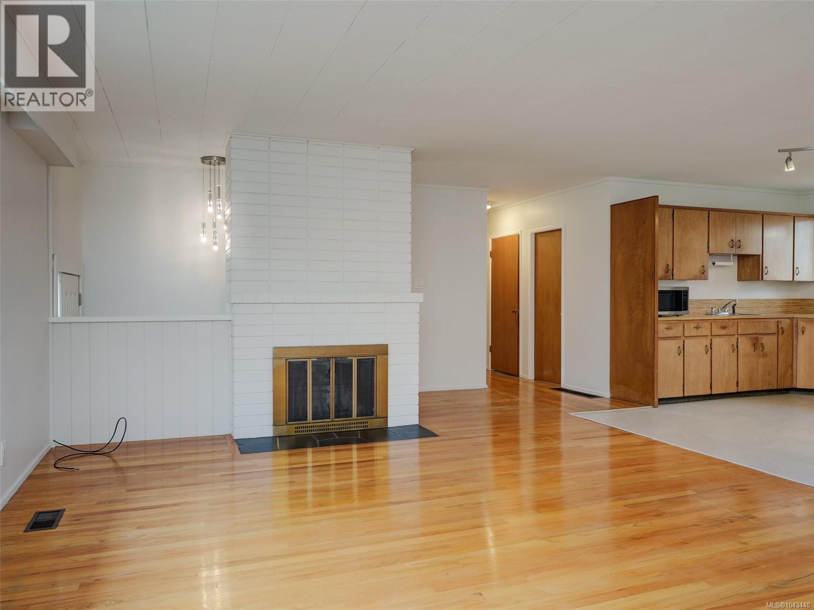3871 Carey Rd - 5
