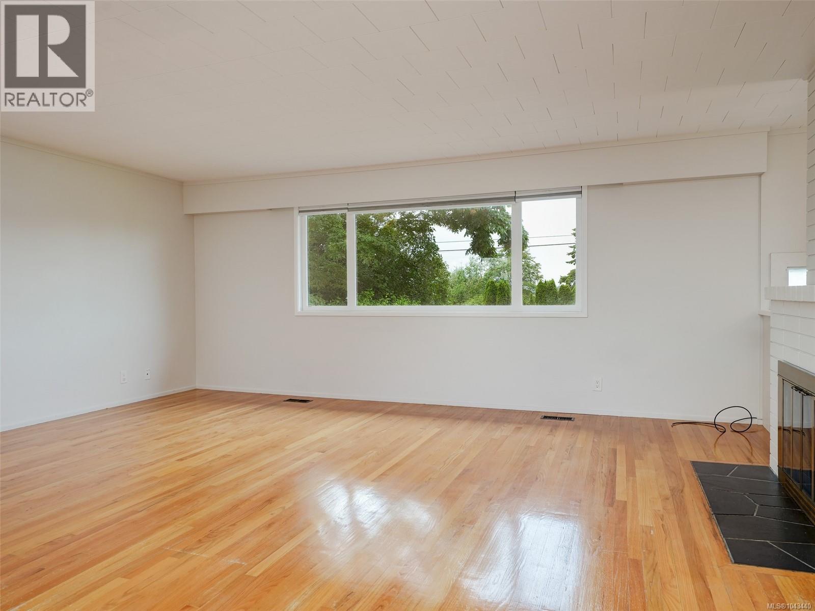 3871 Carey Rd - 6
