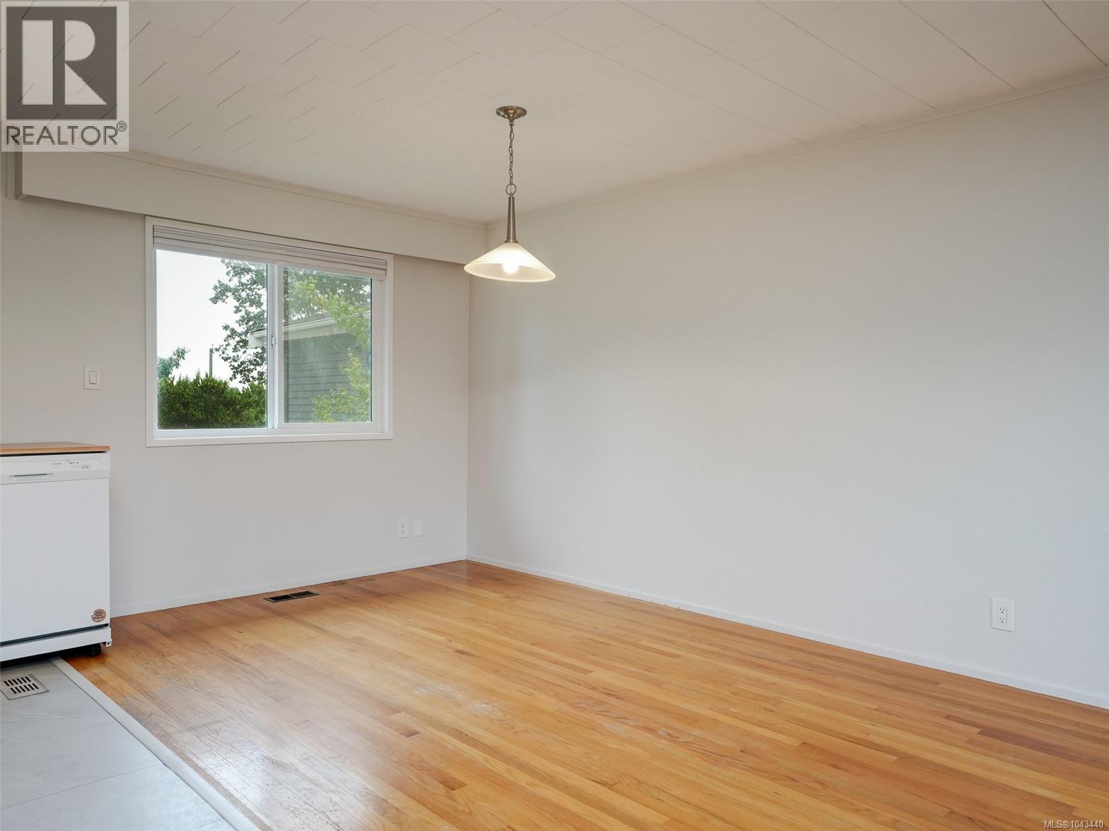3871 Carey Rd - 8