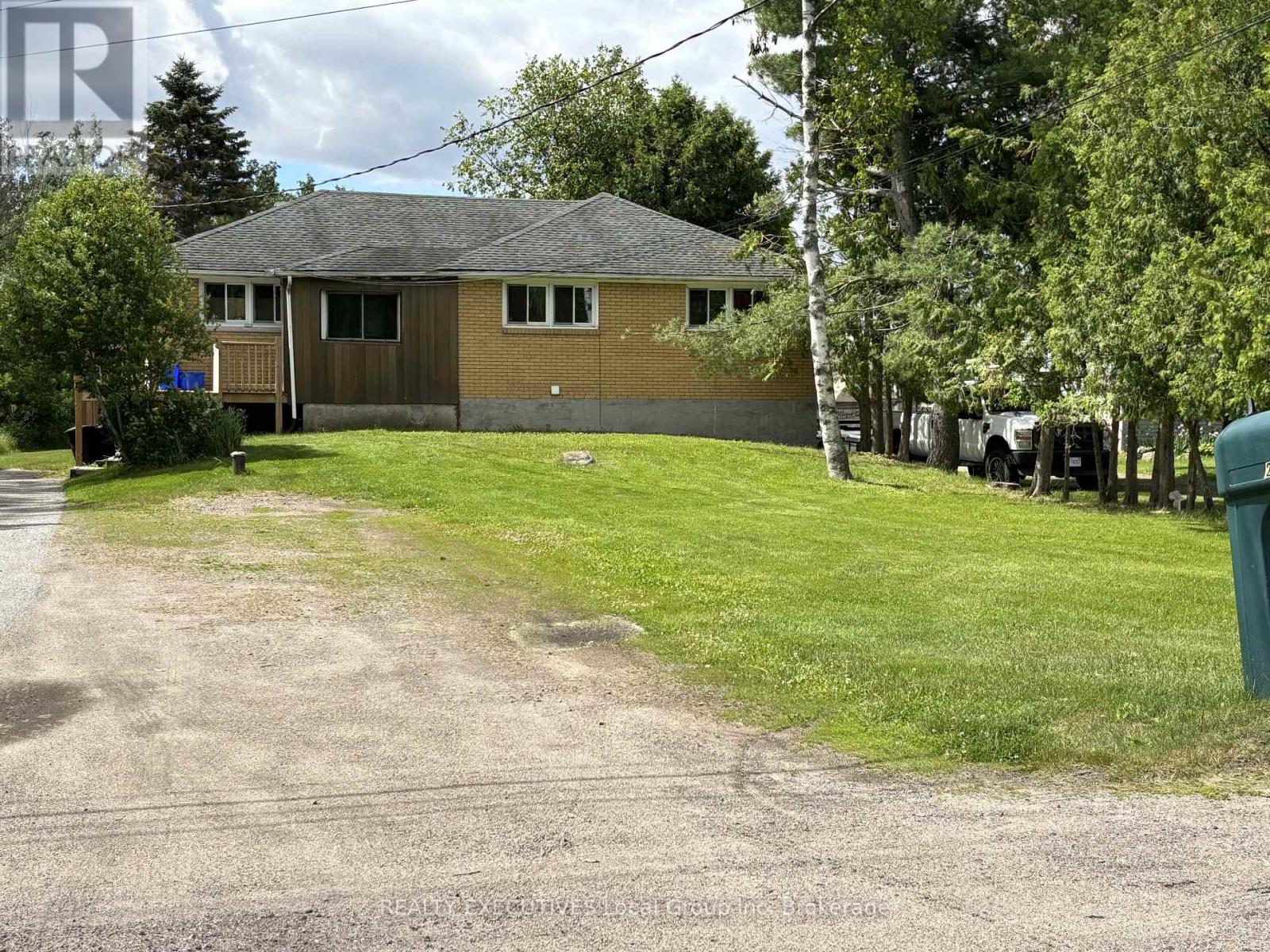 251 CEDAR HEIGHTS ROAD W - 1