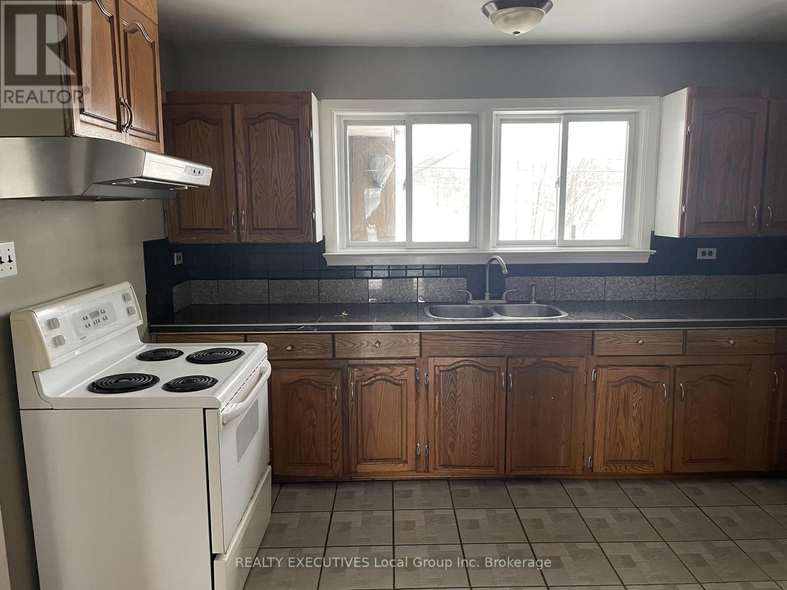 251 CEDAR HEIGHTS ROAD W - 20