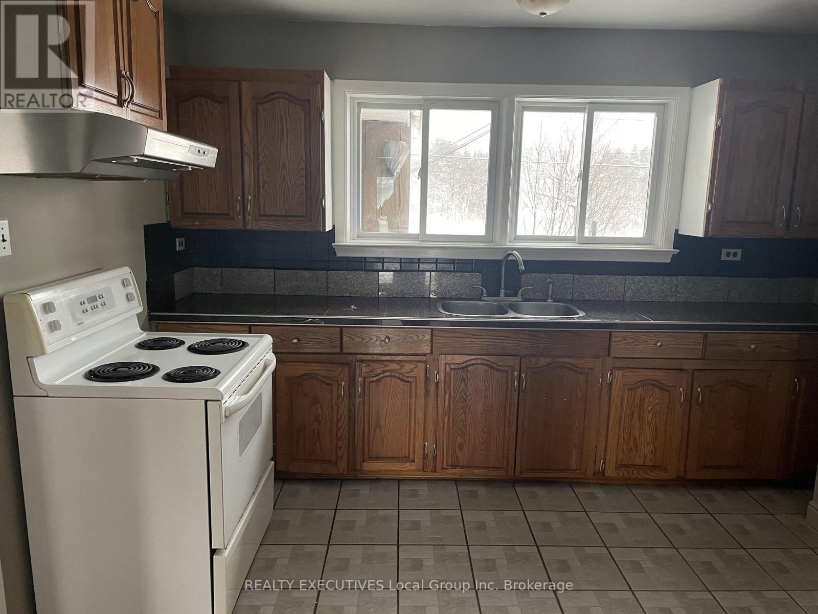 251 CEDAR HEIGHTS ROAD W - 21