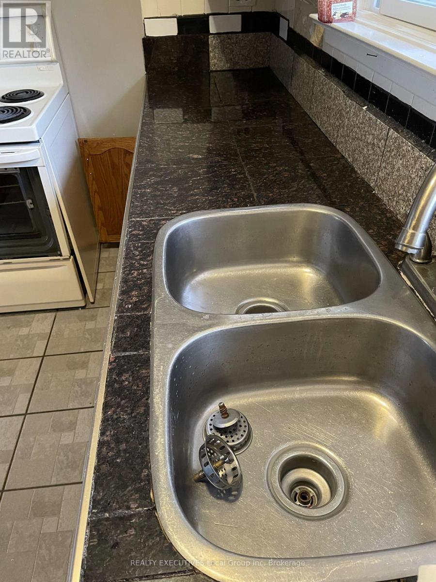 251 CEDAR HEIGHTS ROAD W - 28