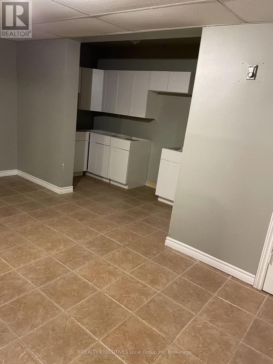 251 CEDAR HEIGHTS ROAD W - 32