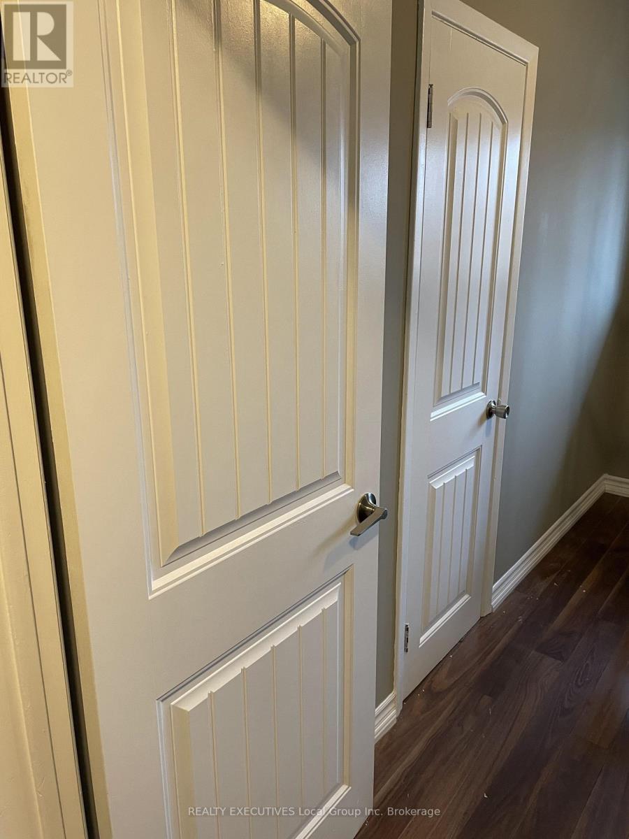 251 CEDAR HEIGHTS ROAD W - 33