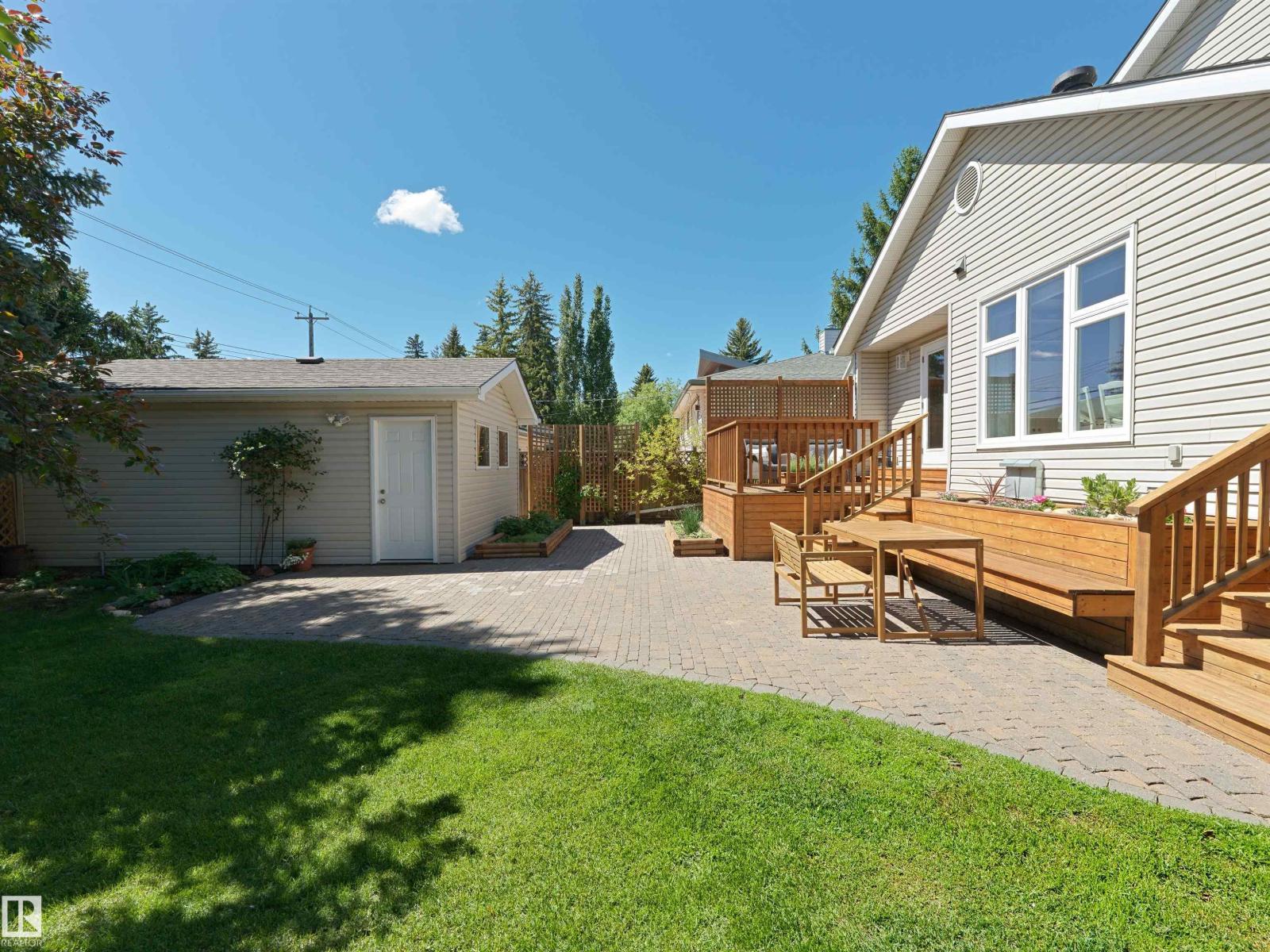 11635 72 AV NW - 45