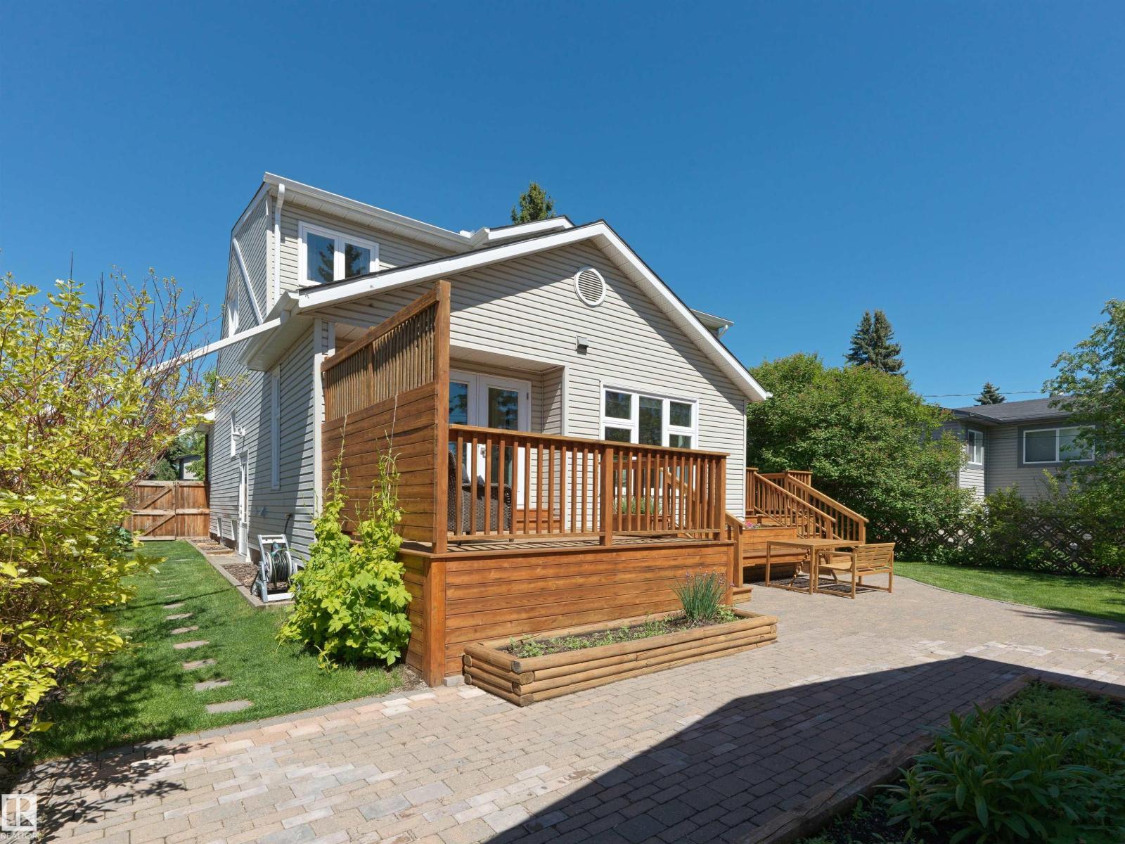 11635 72 AV NW - 38