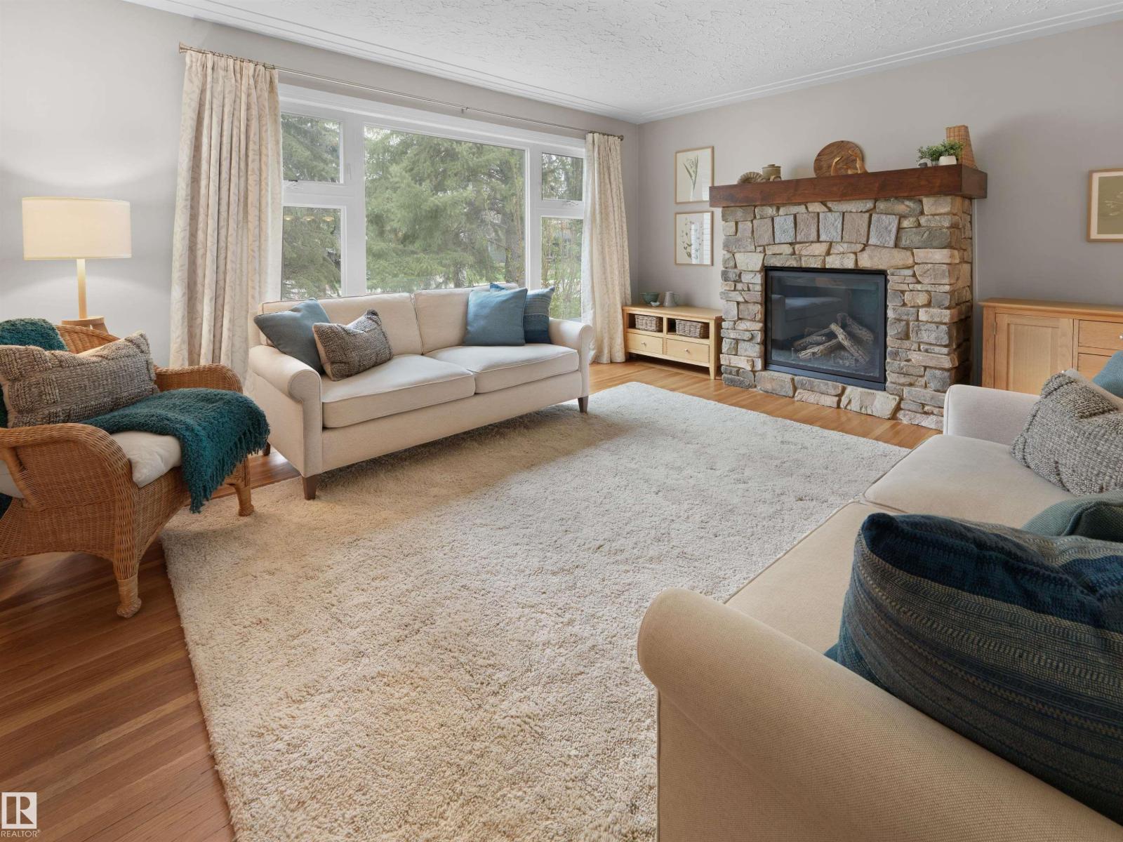 11635 72 AV NW - 6