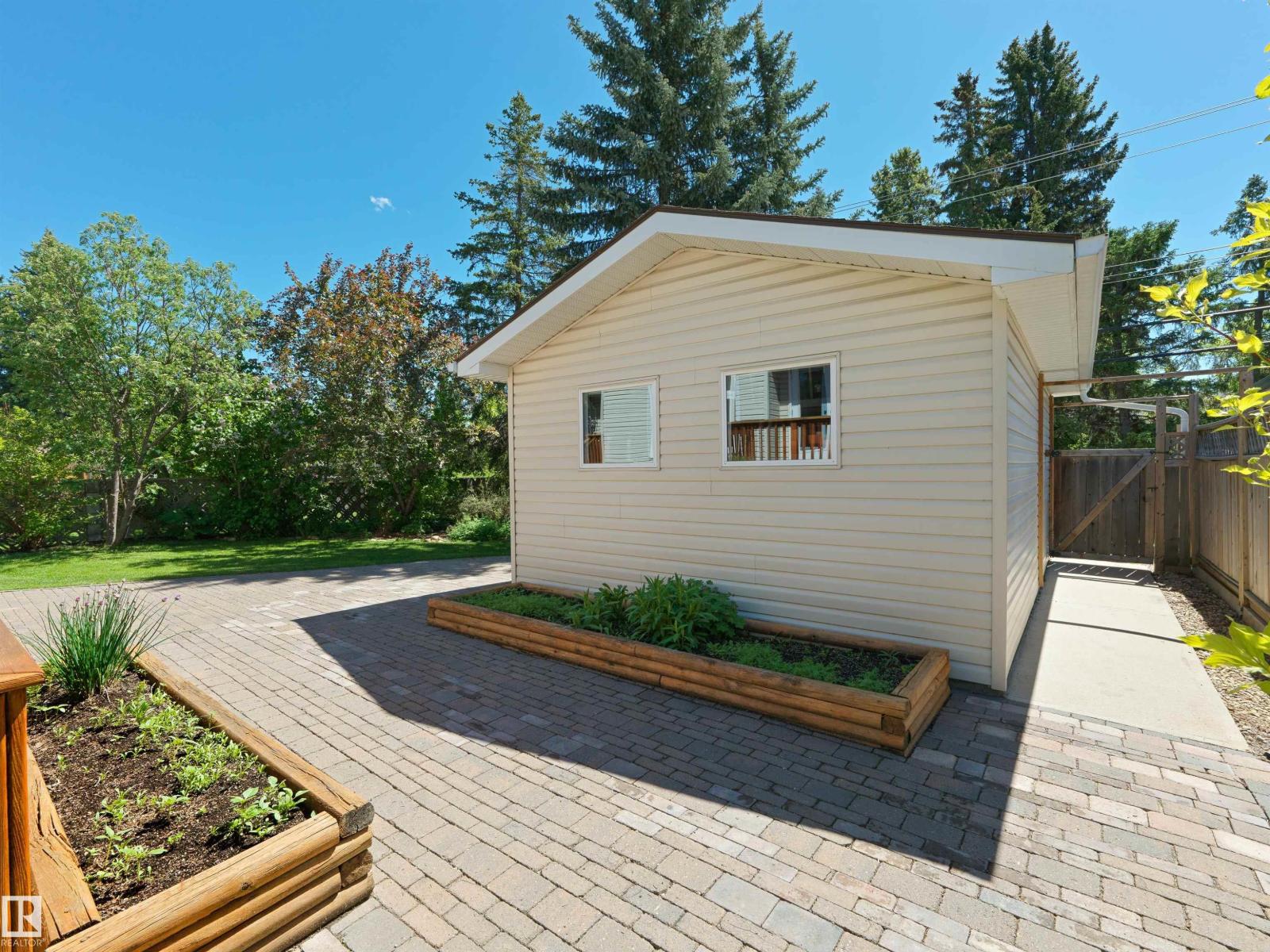 11635 72 AV NW - 49